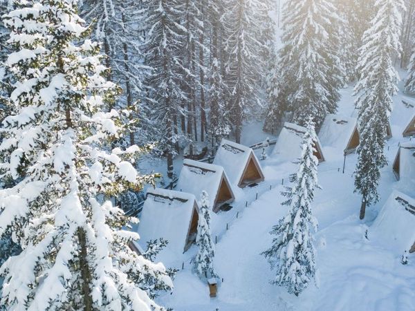 Chata Early Bird A-Frame Cabin Winter