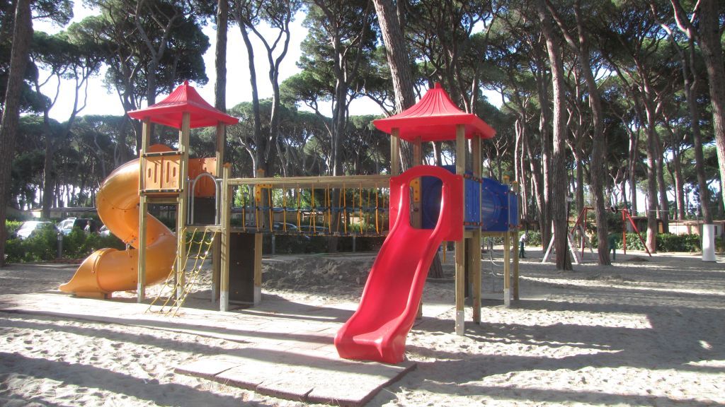 Hu Park Albatros Village - Happy Camp