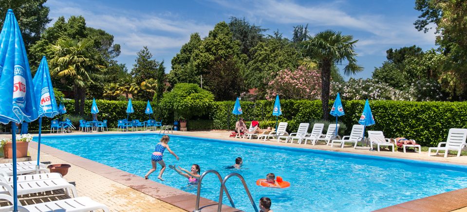 Camping with swimming pool in Rome, Lazio